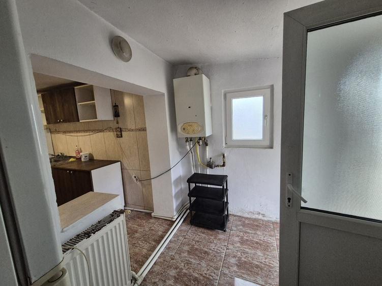 Casă cu 4 camere cu Canalizare în Palazu Mare