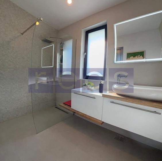 Duplex cu 4 camere cu Canalizare în Corbeanca