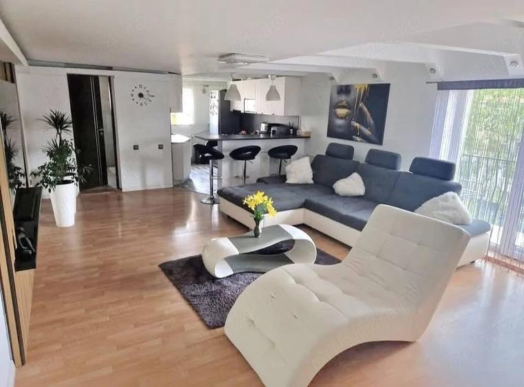 Apartament cu 6 camere decomandat în Central