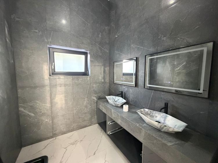 Apartament cu 5 camere în Iancu Nicolae