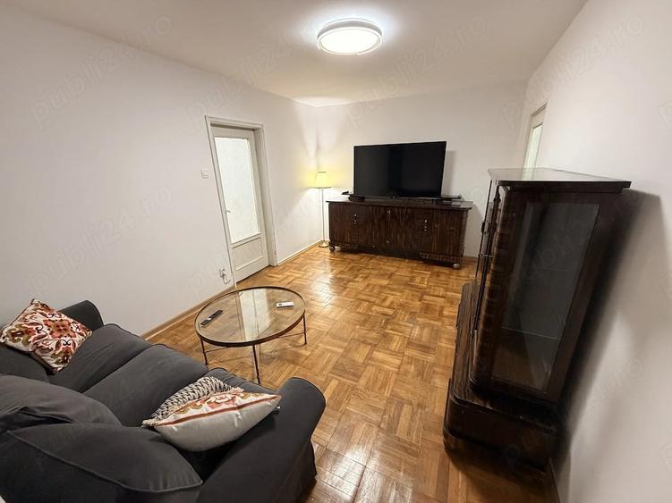 Apartament cu 3 camere semidecomandat în Balta Albă