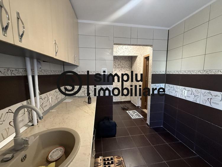 Apartament cu 3 camere semidecomandat în Calea Severinului