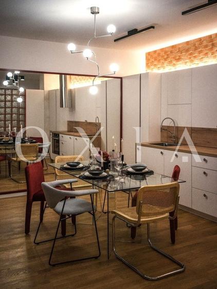 Apartament cu 3 camere semidecomandat, mobilat în Central