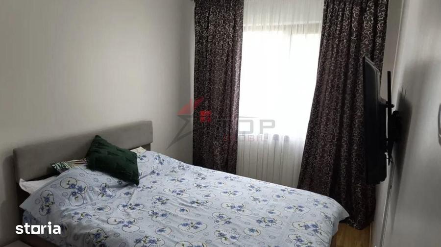 Apartament cu 3 camere în Podu Roș