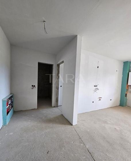 Apartament cu 3 camere semidecomandat în Baciu