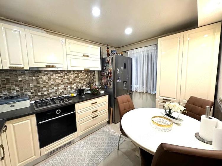 Apartament cu 4 camere decomandat în Central