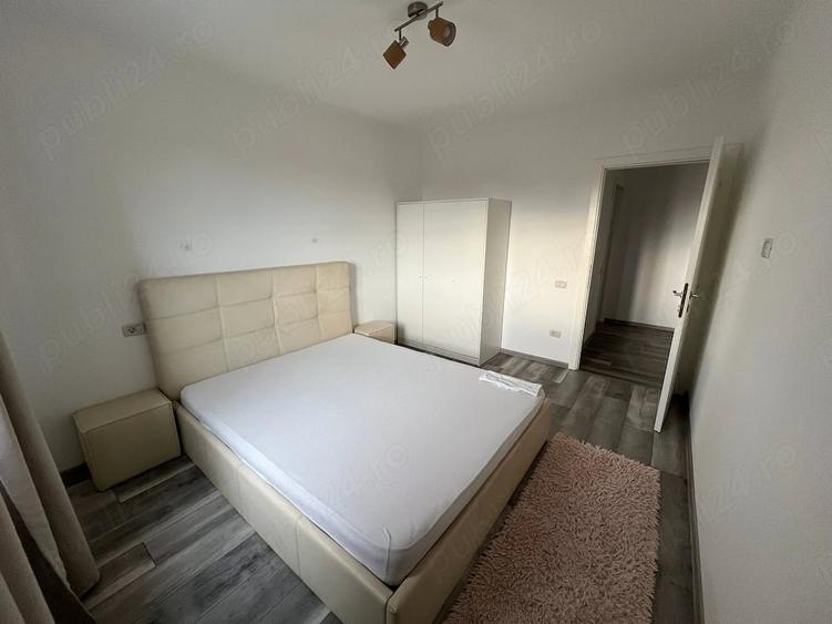 Apartament cu 3 camere semidecomandat în Giarmata