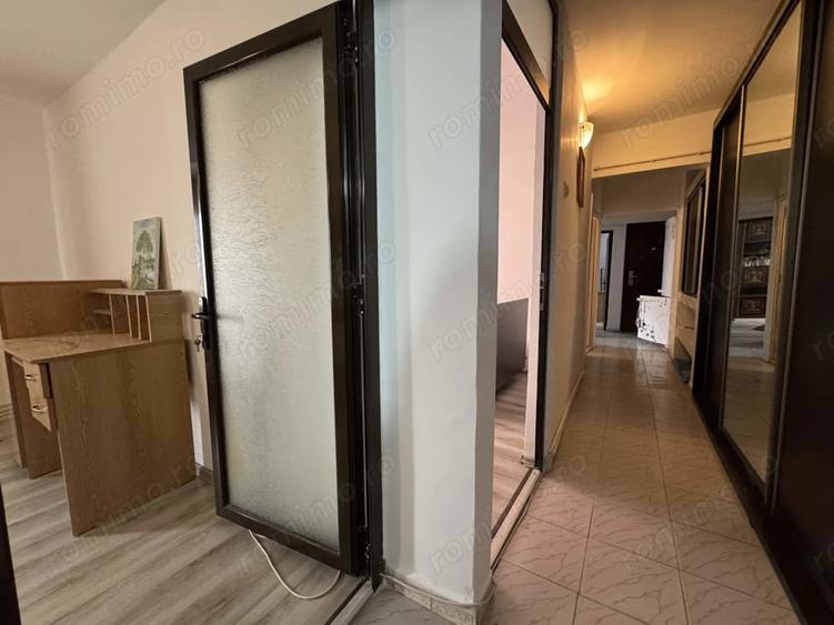 Apartament cu 3 camere decomandat, mobilat în Steaua