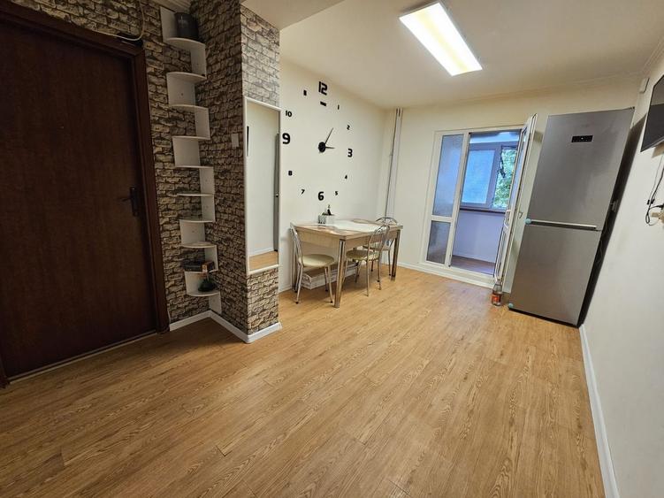 Apartament cu 3 camere semidecomandat, mobilat în Sebastian