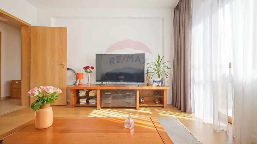 Apartament cu 3 camere decomandat, mobilat în Tractorul