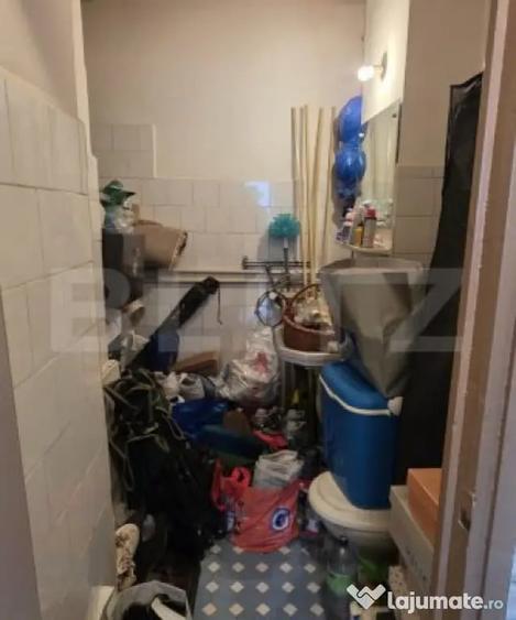 Apartament cu 4 camere decomandat în B-dul București