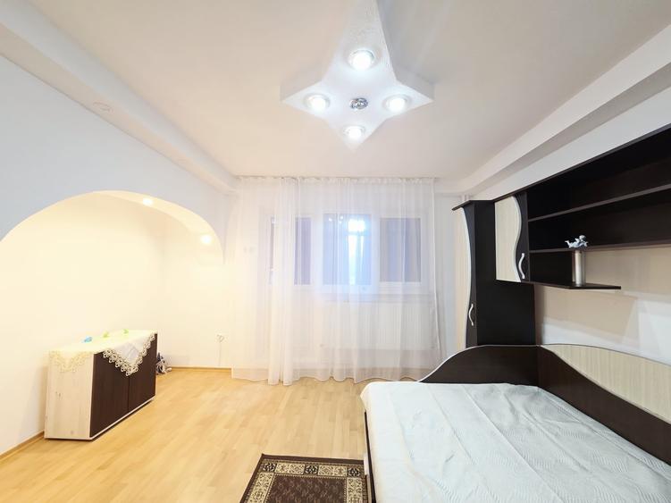 Garsonieră decomandată în Micro 18