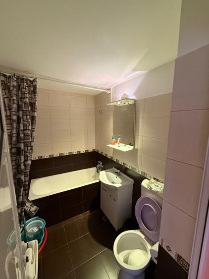 Apartament cu 3 camere decomandat, mobilat în Bogdan Vodă