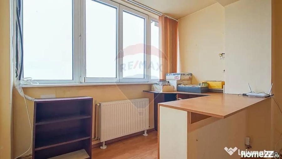 Apartament cu 3 camere decomandat în Astra