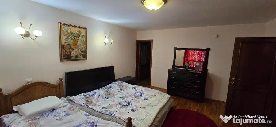 Casă cu 5 camere cu Teren 860 Mp în Central