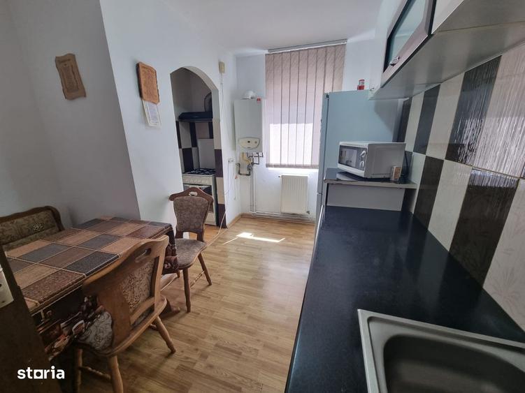 Apartament cu 3 camere decomandat în Onești