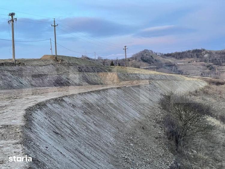 Teren de 5200 mp, în Ponor