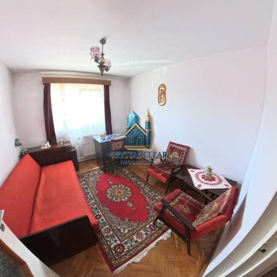Apartament cu 3 camere decomandat în 7 Noiembrie