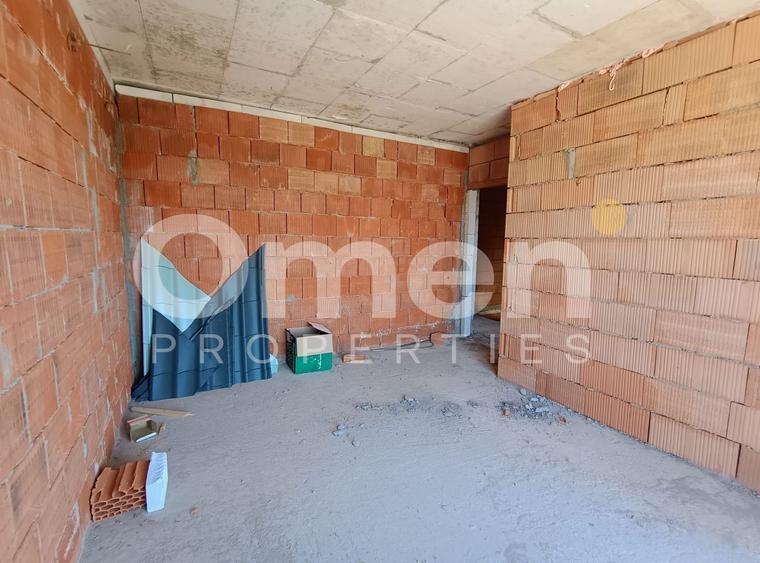 Duplex cu 4 camere cu Canalizare în Est