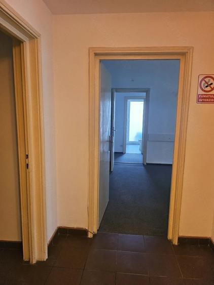 Apartament cu 4 camere semidecomandat în Magheru