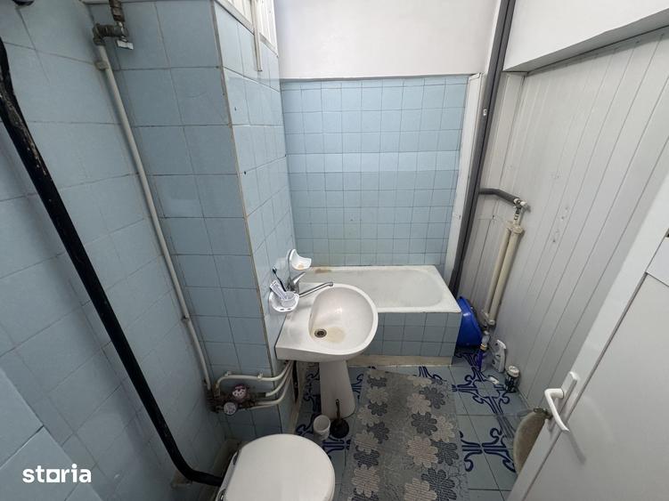Apartament cu 3 camere decomandat în Far