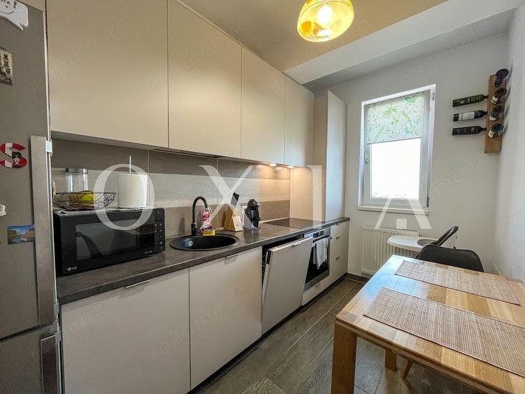 Apartament cu 3 camere semidecomandat în Girocului