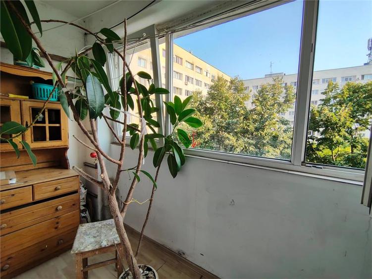 Apartament cu 3 camere semidecomandat în 1 Decembrie 1918