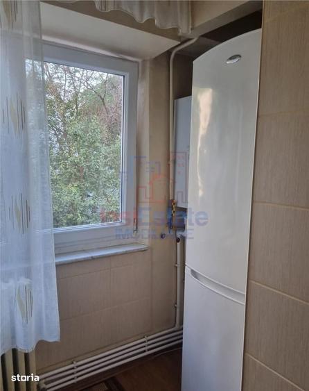 Apartament cu 3 camere decomandat în Podul de Fier