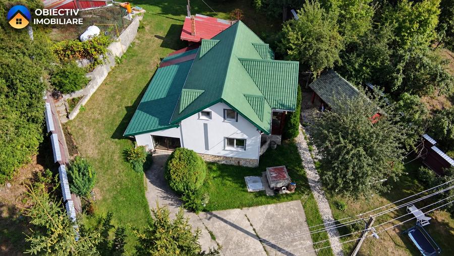Casă individuală cu 6 camere cu Teren 2199 Mp în Gârcina