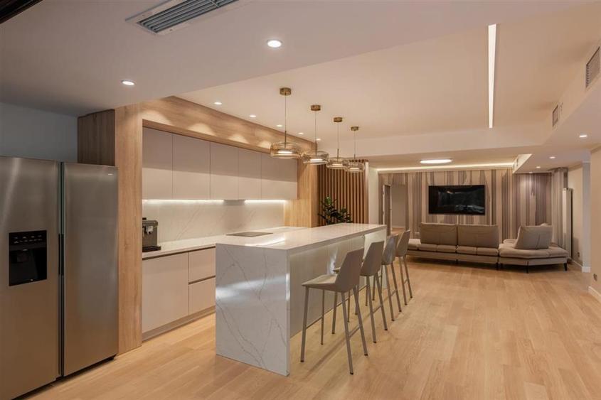 Apartament cu 4 camere decomandat, mobilat în Herăstrău