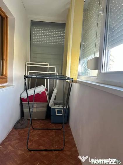 Apartament cu 3 camere semidecomandat în Buzaului