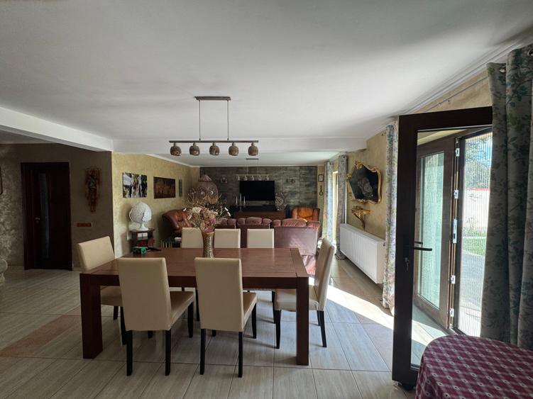 Casă cu 4 camere cu Garaj în Agigea