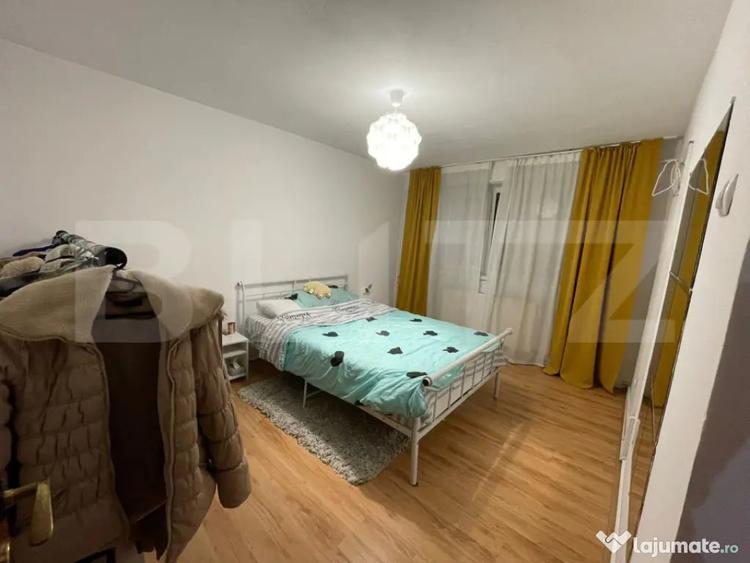 Apartament cu 3 camere semidecomandat în Micro 5