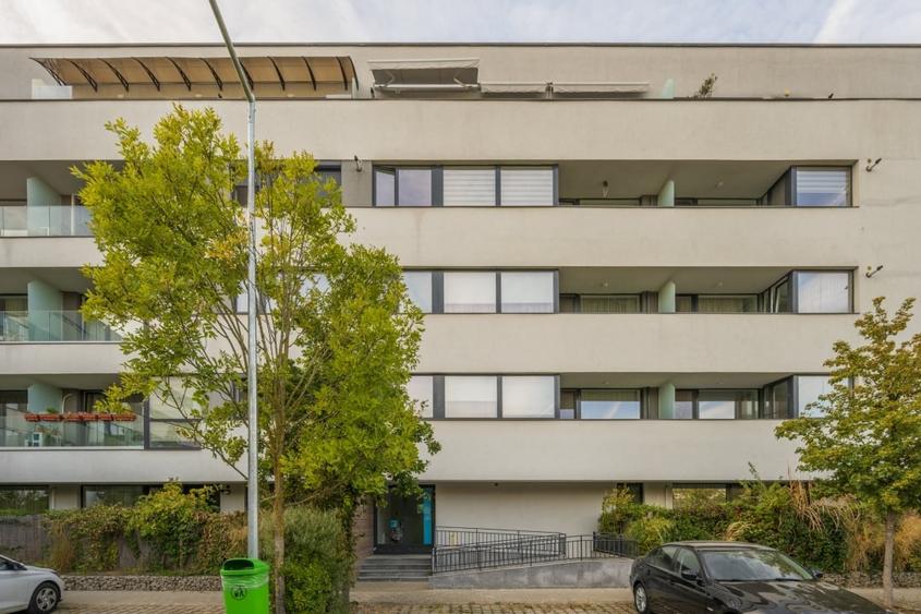 Apartament cu 4 camere semidecomandat, mobilat în Străulești