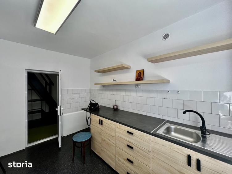 Casă cu 5 camere cu Teren 400 Mp în Păcurari