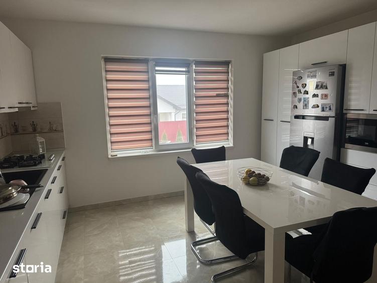 Casă cu 5 camere cu Teren 2172 Mp în Central