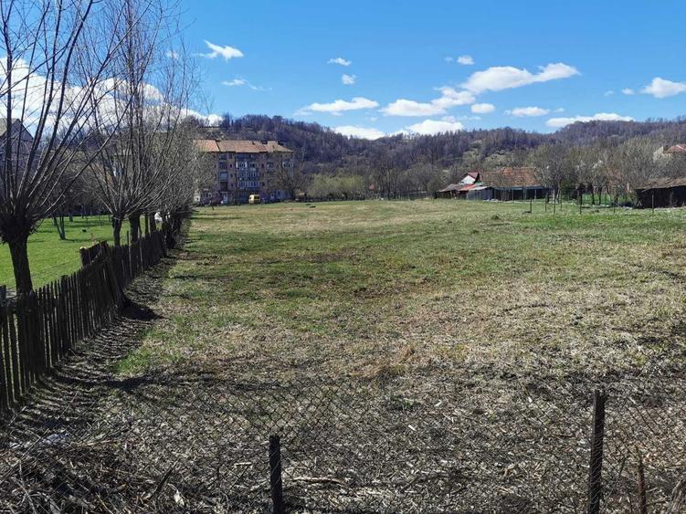 Teren de 5280 mp, în Petroșani