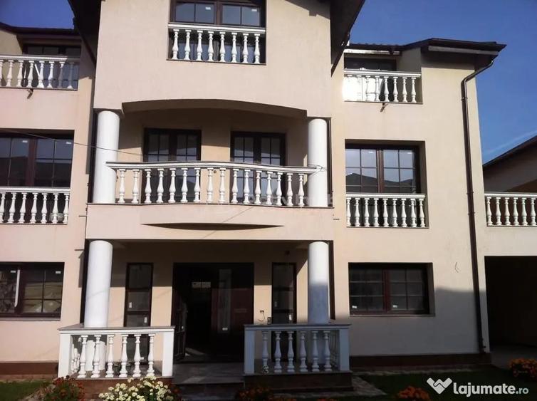 Casă cu 9 camere cu Teren 280 Mp în Petrești