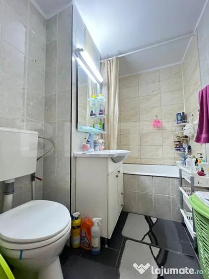 Apartament cu 4 camere decomandat, mobilat în Central