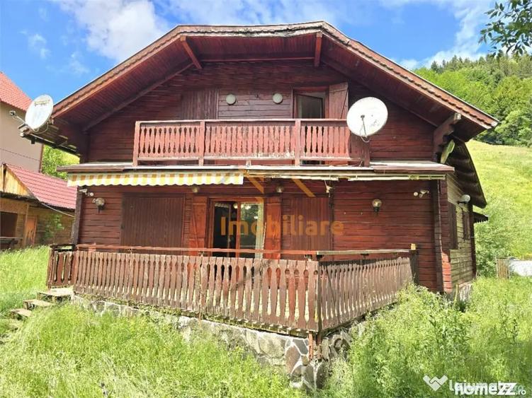 Casă cu 6 camere cu Teren 1761 Mp în Izlaz