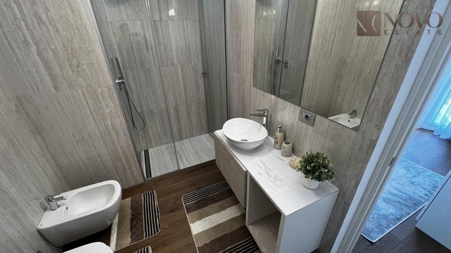 Apartament cu 3 camere semidecomandat, mobilat în P-ța Alba Iulia
