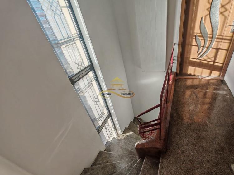 Casă individuală cu 6 camere cu Canalizare în Central