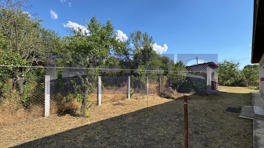 Casă individuală cu 3 camere cu Canalizare în Socetu