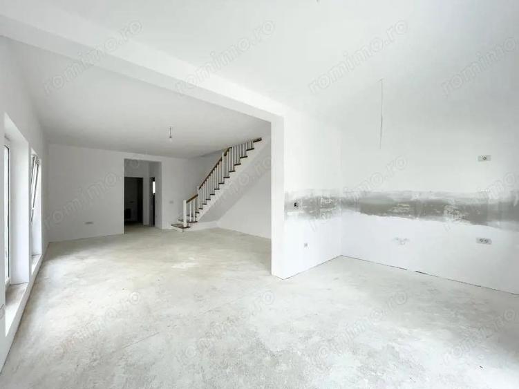 Casă cu 4 camere cu Teren 255 Mp în Urseni