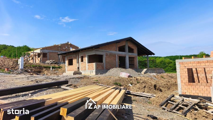 Casă cu 4 camere cu Teren 700 Mp în Livezeni