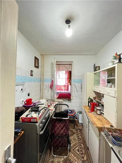 Apartament cu 2 camere semidecomandat, mobilat în Semicentral