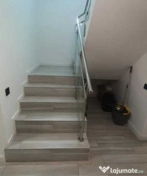 Casă cu 4 camere cu Teren 438 Mp în Romanești
