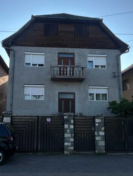 Casă cu 4 camere în Central