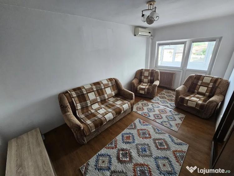 Apartament cu 2 camere decomandat, mobilat în Central
