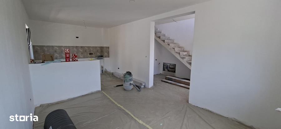 Casă cu 4 camere cu Teren 300 Mp în Holboca